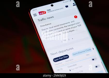 Un avviso di servizio di sciopero ferroviario sul sito Web SNCF. SNCF è la compagnia ferroviaria nazionale francese che gestisce il servizio ferroviario a breve o lunga distanza. Foto Stock