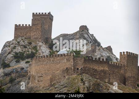 Antenna della fortezza genovese di Sudak, Crimea, Russia Foto Stock