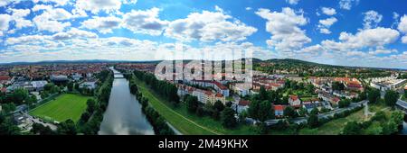 Panorama aereo sul centro storico di Bamberga, tra il fiume Regnitz e il fiume meno. Bamberg, alta Franconia, Baviera, Germania Foto Stock