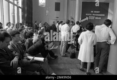 La conferenza del partito fondatore del partito Aktion demokratischer Fortschritt (ADF), un partito di sinistra oltre il DKP e DFU il 2 novembre 1968 in Foto Stock