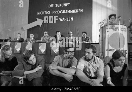 La conferenza del partito fondatore del partito Aktion demokratischer Fortschritt (ADF), un partito di sinistra oltre il DKP e DFU il 2 novembre 1968 in Foto Stock