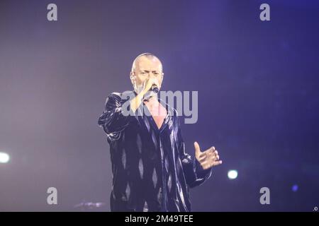 Forum Assago, Milano, Italia, 19 dicembre 2022, Biagio Antonacci durante Biagio Antonacci - Palco centrale tour - Concerto di Musica della cantante italiana Foto Stock