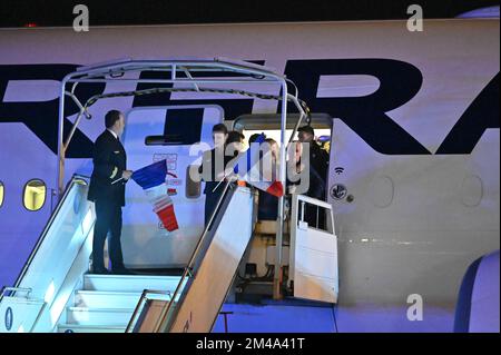 Parigi, Francia, 19/12/2022, la squadra di calcio francese arriva da Doha all'aeroporto Roissy Charles de Gaulle di Parigi, dopo aver perso la finale di Coppa del mondo 2022 in Qatar il 19 dicembre 2022. Foto di Tomas Stevens/ABACAPRESS.COM Foto Stock