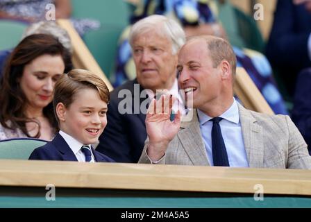 PA RECENSIONE DELL'ANNO 2022 file foto datata 10/07/22 - il Duca di Cambridge con il Principe Giorgio nella scatola reale il giorno quattordici dei Campionati di Wimbledon 2022 all'All England Lawn Tennis and Croquet Club, Wimbledon. Data di emissione: Martedì 20 dicembre 2022. Foto Stock