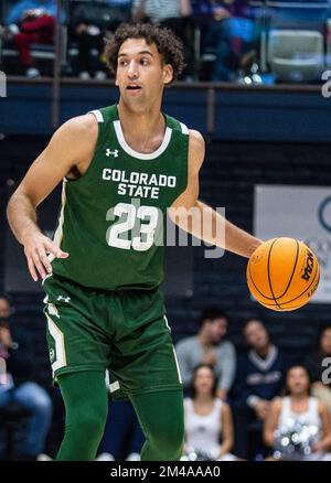 Dicembre 18 2022 Moraga, CA U.S.A. La guardia statale del Colorado, Isaia Rivera (23), cerca di superare la palla durante la partita di pallacanestro degli uomini NCAA tra i Colorado state Rams e i Saint Mary's Gaels.il Colorado state batte i Saint Mary's 62-60 all'University Credit Union Pavilion Moraga Calif. Thurman James/CSM Foto Stock