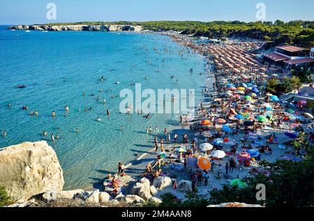 Puglia Puglia Salento. Italia. Torre dell'Orso. Melendugno. Vista aerea della spiaggia Foto Stock