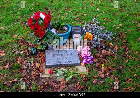 La tomba del cantante Dusty Springfield (1939-1999) Henley-on-Thames Berkshire , Inghilterra , Regno Unito Foto Stock