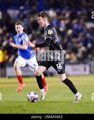 Conor Grant of MK Dons durante la EFL League una partita tra Portsmouth e MK Dons a Fratton Park , Portsmouth , UK - 17th Dicembre 2022 solo per uso editoriale. Nessun merchandising. Per le immagini di calcio si applicano le restrizioni di fa e Premier League inc. Nessun utilizzo di Internet/cellulare senza licenza FAPL - per i dettagli contattare Football Dataco Foto Stock