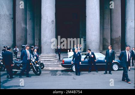 L'imperatore giapponese Akihito in visita a Roma 1993 Foto Stock