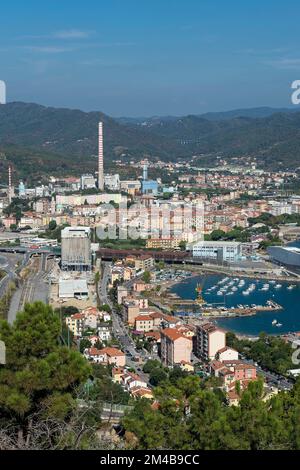 Vista città e porto di Savona, Italia Foto Stock