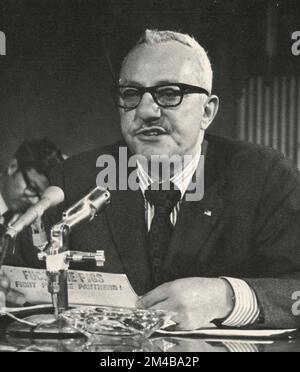 Agente italo-americano Charles Siragusa, capo della commissione investigativa dell'Illinois e arcemico del mobster della mafia Lucky Luciano, USA 1950s Foto Stock