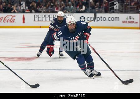 Team Canada Forward Jill Saulnier (11) durante la 2022-23 Rivalry Series contro il Canada, lunedì 19 dicembre 2022, alle Crypto.com Arena, A Los Angele Foto Stock