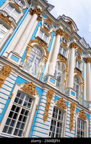 Facciata del Palazzo di Caterina. Situato nella città di Tsarskoye Selo (Pushkin), St. Petersburg, Russia. 24th giugno 2011 Foto Stock