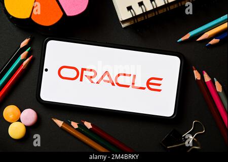 Polonia. 17th Dec, 2022. In questa immagine, un logo Oracle visualizzato su uno smartphone. Credit: SOPA Images Limited/Alamy Live News Foto Stock