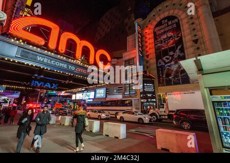 The Regal and AMC Empire 25 Cinemas in Times Square a New York mercoledì 14 dicembre 2022. (© Richard B. Levine) Foto Stock