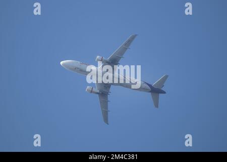 Chiangmai, Thailandia - Novembre 17 2022: HS-TXD Airbus A320-200 della Thai Smile Airway. Decollare dall'aeroporto di Chiangmai a Bangkok Suvarnabhumi. Foto Stock