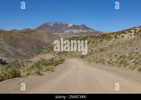 Paesaggio con dune e aree sabbiose a Paso Vergara - attraversando il confine dal Cile all'Argentina durante il viaggio in Sud America Foto Stock