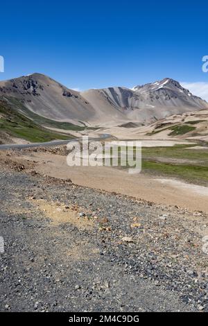 Paesaggio a Paso Pehuenche - attraversando il confine dall'Argentina al Cile durante il viaggio in Sud America Foto Stock