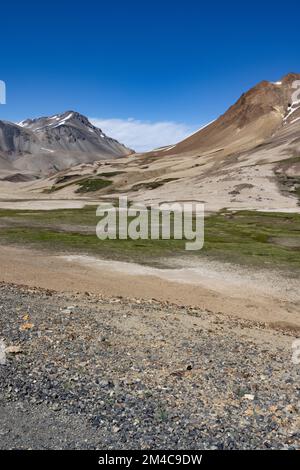 Paesaggio a Paso Pehuenche - attraversando il confine dall'Argentina al Cile durante il viaggio in Sud America Foto Stock