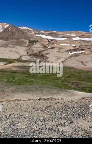 Paesaggio a Paso Pehuenche - attraversando il confine dall'Argentina al Cile durante il viaggio in Sud America Foto Stock