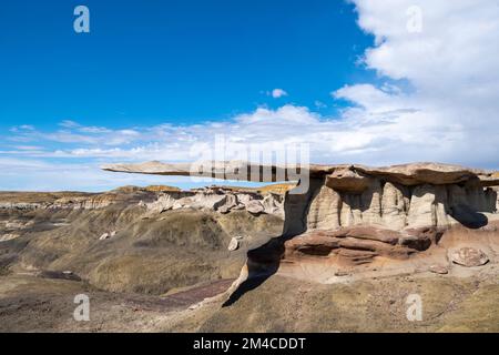 Fotografia del Re delle ali, una formazione bizzarra, erosa di roccia e argilla, vicino a Nageezi, New Mexico, USA. Foto Stock