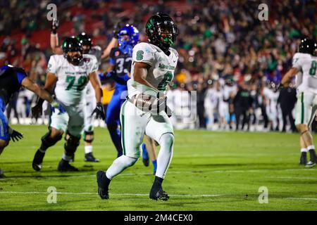 North Texas Mean Green Ikaika Ragsdale (6) segna un touchdown su una corsa di 1 iarde con 7:38 a sinistra nel 2nd ° trimestre per mettere il verde medio su 10-3 contro Foto Stock