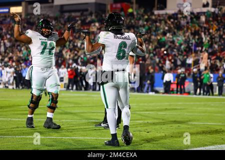 North Texas Mean Green Ikaika Ragsdale (6) segna un touchdown su una corsa di 1 iarde con 7:38 a sinistra nel 2nd ° trimestre per mettere il verde medio su 10-3 contro Foto Stock