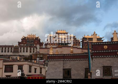 Monastero di Songzanlin a Shangri-la, Prefettura Autonoma Tibetana di Diqing, Yunnan, Cina Foto Stock