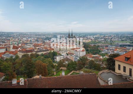 Veduta aerea di Brno con Cattedrale di San Pietro e Paolo - Brno, Repubblica Ceca Foto Stock