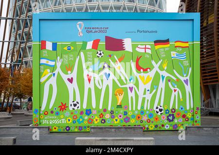 15 dicembre 22 Piazza Gae Aulenti, Milano Italia: Murale dell'artista Stefano Rossetti alla Coppa del mondo 2022 in Qatar Foto Stock