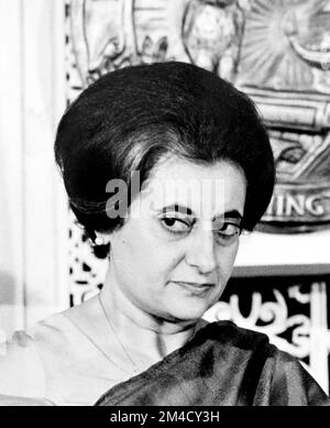Indira Gandhi. Ritratto del primo ministro indiano, Indira Priyadarshini Gandhi (nata Nehru; 1917-1984), foto di Warren K Lefler, 1966 Foto Stock