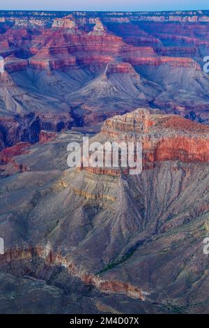 Canyon formazioni rocciose da vicino a Yavapai Point, il Parco Nazionale del Grand Canyon, Arizona USA Foto Stock