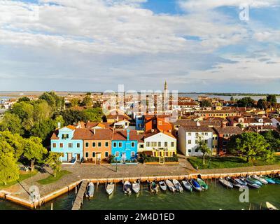 Veduta aerea della colorata isola di Burano a Venezia Foto Stock
