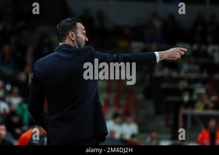 Matt Brase Capo allenatore di Pallacanestro Varese OpenJobMetis gesti durante LBA Lega Basket Un gioco di Stagione 2022/23 regolare tra OpenJobMetis Varese e Pallacanestro Trieste a Enerxenia Arena, Varese, Italia il 18 dicembre 2022 Foto Stock