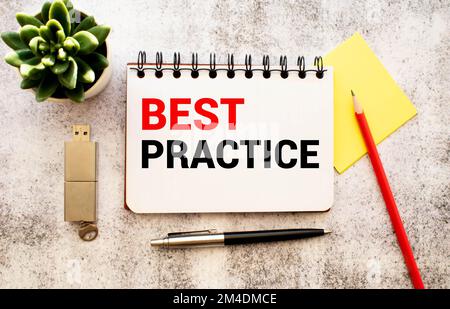 Testo DELLE BEST PRACTICE scritto su un notebook. Foto Stock