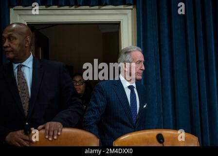 Washington, Stato di Vereinigte. 20th Dec, 2022. House Ways and Means Committee Chairman il Rappresentante degli Stati Uniti Richard Neal (democratico del Massachusetts) arriva per un House Committee on Ways and Means business meeting riguardante la âConsideration dei documenti protetti nella sezione Internal Revenue Code 6103â nel Longworth House Office Building a Washington, DC, martedì 20 dicembre 2022. Credit: Rod Lammey/CNP/dpa/Alamy Live News Foto Stock