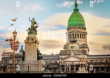 Buenos Aires Palazzo del Congresso con colomba volando, Argentina Foto Stock