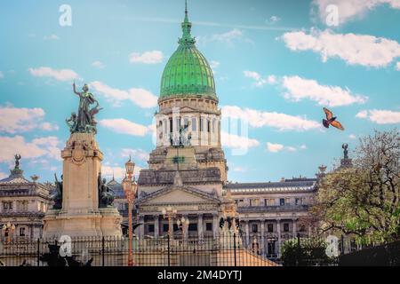 Buenos Aires Palazzo del Congresso con colomba volando, Argentina Foto Stock