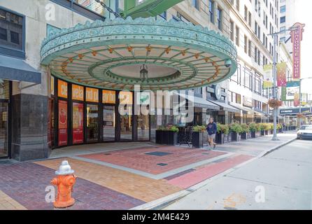 L'Allen Theatre, un punto di riferimento di Cleveland, originariamente una silenziosa casa cinematografica, si trova all'interno del Bulkley Building, in Playhouse Square. Foto Stock