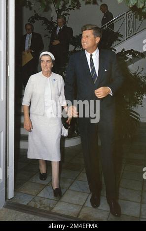 Il Presidente John F Kennedy con il Ministro degli Esteri israeliano Golda Meir, 27 dicembre 1962 Foto Stock