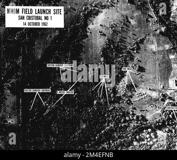 Una delle prime immagini di ricognizione della U-2 delle basi missilistiche in costruzione mostrate al presidente Kennedy la mattina del 16 ottobre 1962 Foto Stock