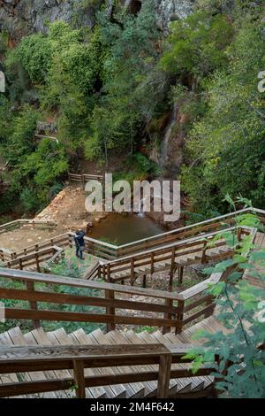 Cascata da Fraga D'alta cascata e passerella a Orvalho, Portogallo, Europa Foto Stock