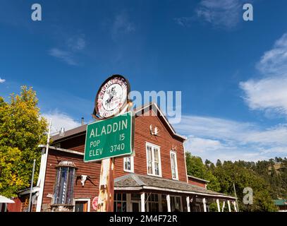 Old Red Wooden Country Store, Aladdin, Wyoming, USA Foto Stock