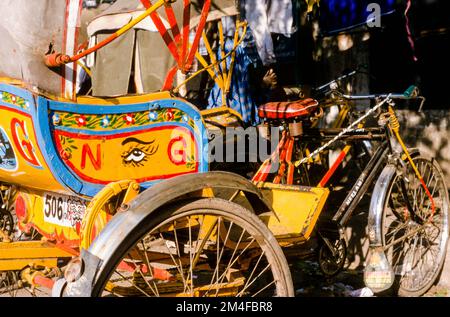 Bicicletta-rikshaw per le strade di Madurai. Madurai Tamil Nadu India Asia Foto Stock