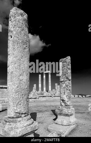 Il tempio romano di Ercole nella Cittadella, città di Amman, Giordania, Medio Oriente Foto Stock