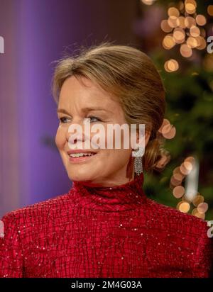 Brussel, Belgio. 20th Dec, 2022. La regina Mathilde del Belgio al Palazzo reale di Brussel, il 20 dicembre 2022, per partecipare al concerto annuale di Natale, il Concert d'Anvers, il Coro da camera Octopus e i solisti della Cappella musicale Queen Elisabeth presentano un programma musicale Credit: Albert Nieboer/Netherlands OUT/Point de Vue OUT/dpa/Alamy Live News Foto Stock