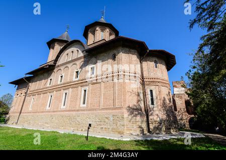 Edificio storico principale della Grande Chiesa reale (Biserica Mare Domneasca) vicino alla Corte reale di Targoviste (Curtea Domneasca) nella parte storica Foto Stock