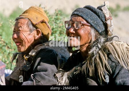 Due donne dal remoto villaggio di zanskar Lingshed. Foto Stock