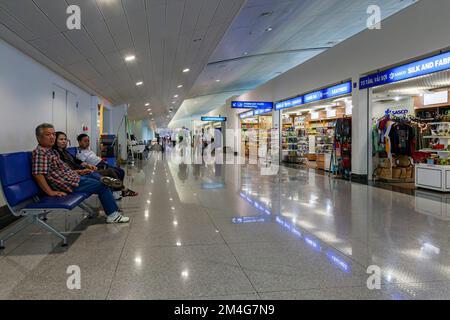 Passeggeri e Duty Free Shop, Tan Son Nhat International Airport, ho Chi Minh City, Vietnam Foto Stock