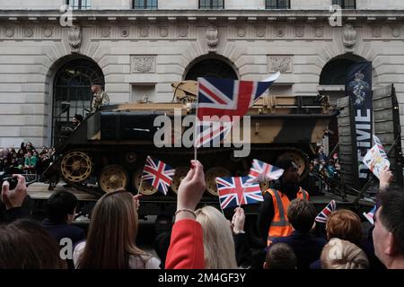 Sfilata del Lord Mayor's Show. Lo spettacolo onora il nuovo Lord Mayor, Nicholas Lyons, il 694th Lord Mayor della città di Londra, che risale al 13th ° secolo. Il sindaco di Lord fungerà da ambasciatore globale per il settore dei servizi finanziari e professionali con sede nel Regno Unito. Foto Stock